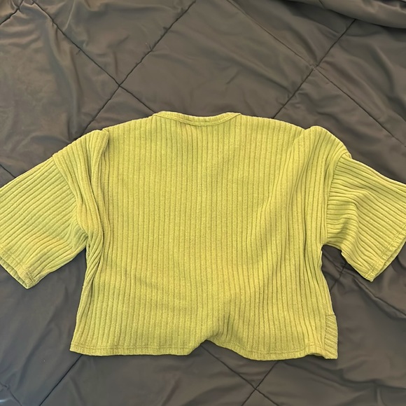 CROPPED LIGHT GREEN SHIRT - Picture 2 of 3
